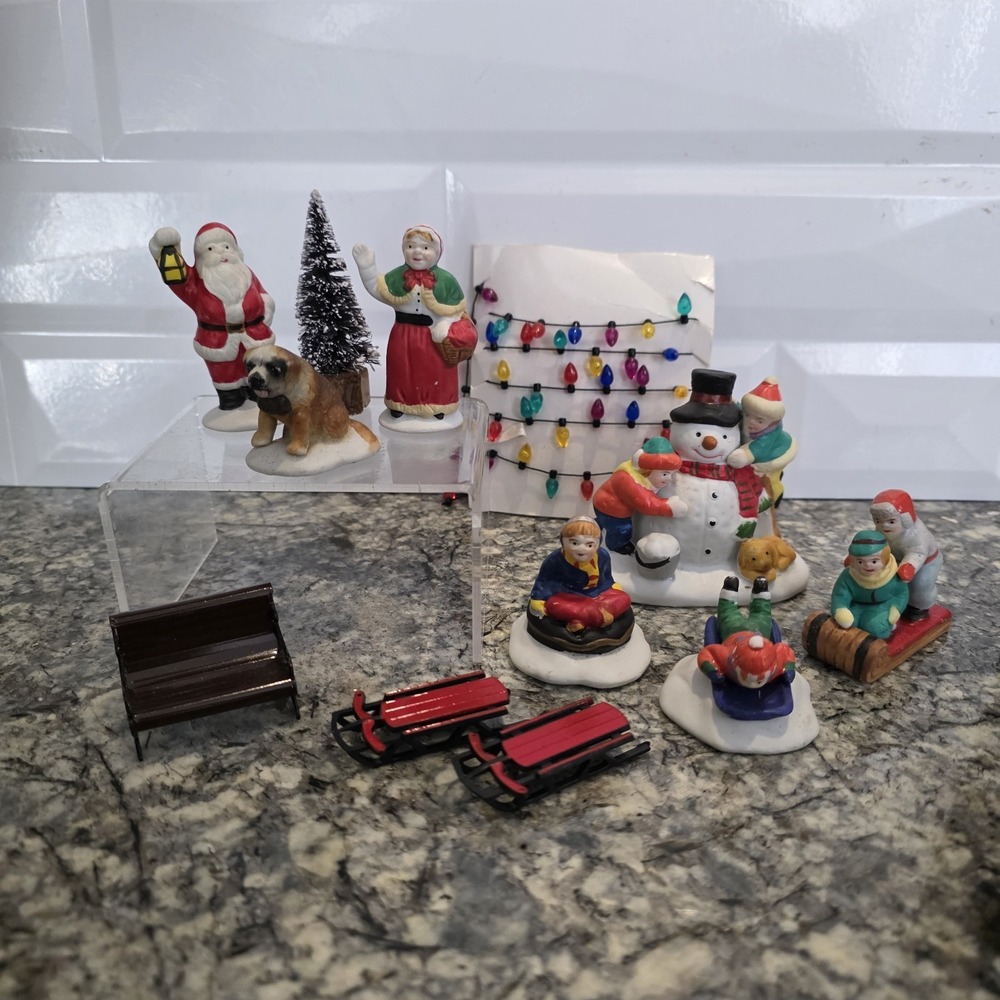 Lemax Lot‎ Of 12 Christmas Village Figurines & Accessories